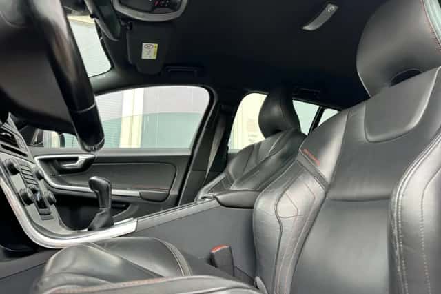 Volvo V60 (2015) thumbnail 4