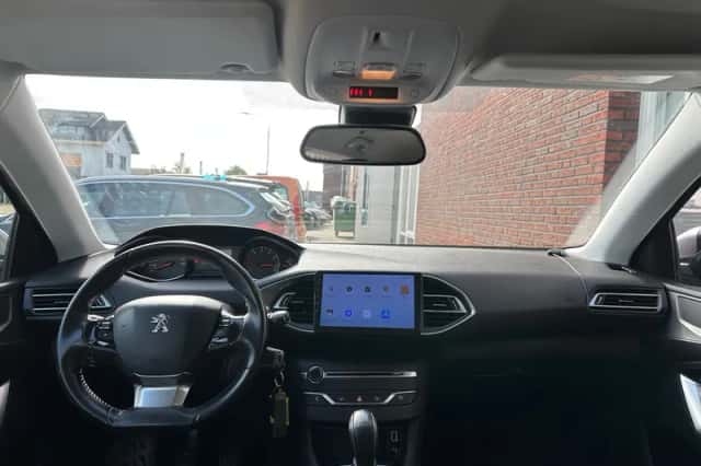 Peugeot 308 (2014) thumbnail 3