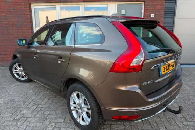 Volvo XC60 (2014) thumbnail 2