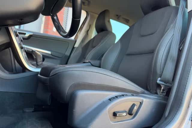 Volvo XC60 (2014) thumbnail 4