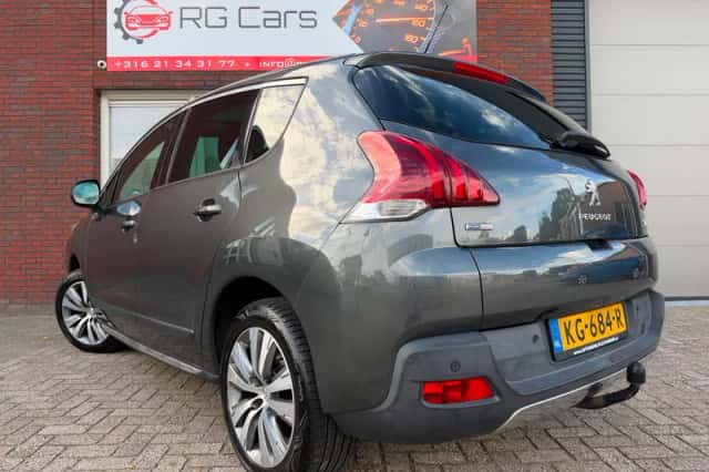 Peugeot 3008 (2016) thumbnail 2