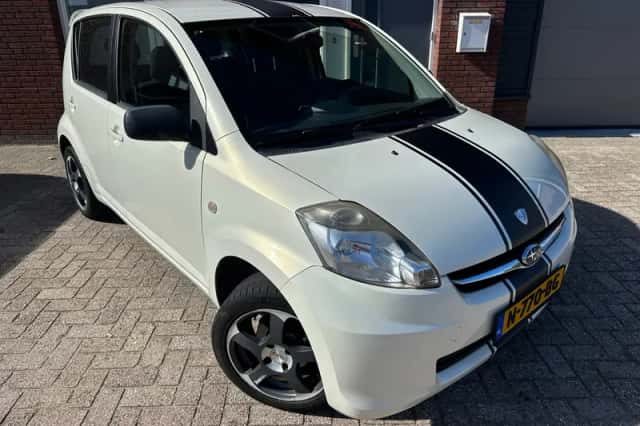 Subaru Justy (2010) thumbnail 6