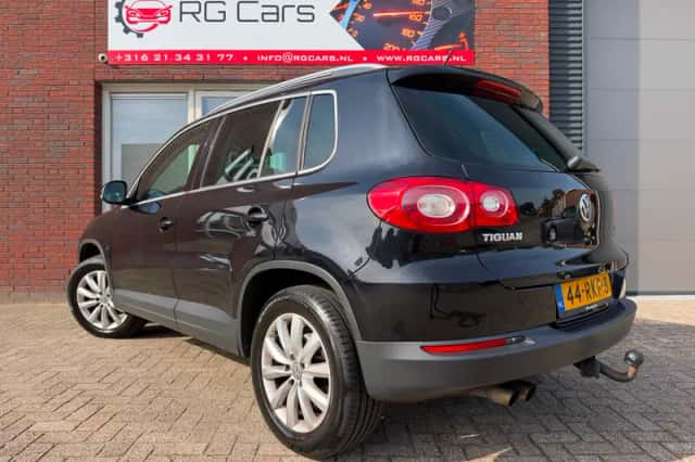 Volkswagen Tiguan (2011) thumbnail 2