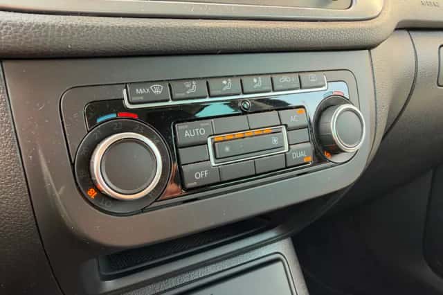 Volkswagen Tiguan (2011) thumbnail 5