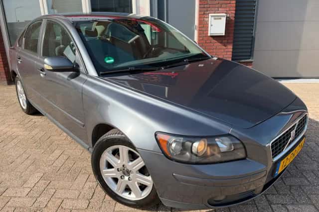Volvo S40 (2004) thumbnail 1