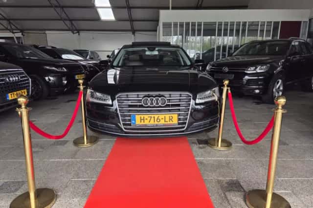 Audi A8 (2017) thumbnail 1