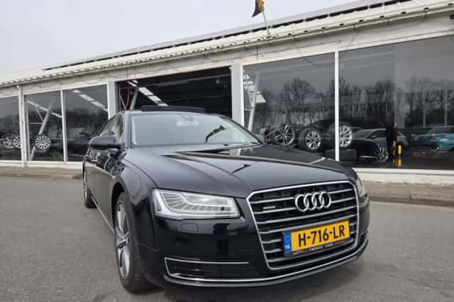 Audi A8 (2017) thumbnail 3
