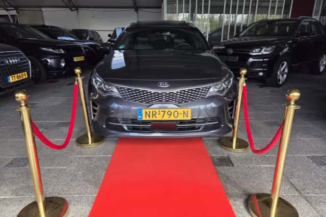Kia Optima (2017) thumbnail 1