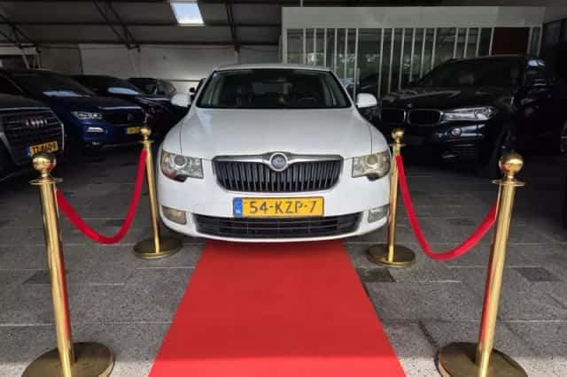 Škoda Superb (2010) thumbnail 1