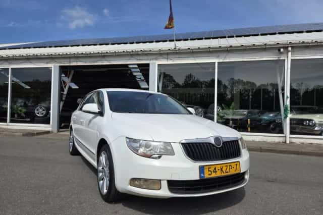 Škoda Superb (2010) thumbnail 5