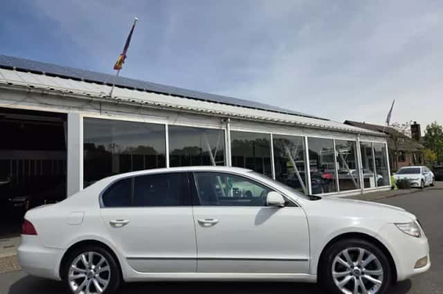 Škoda Superb (2010) thumbnail 6