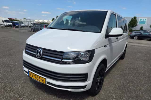 Volkswagen Transporter (2016) thumbnail 1