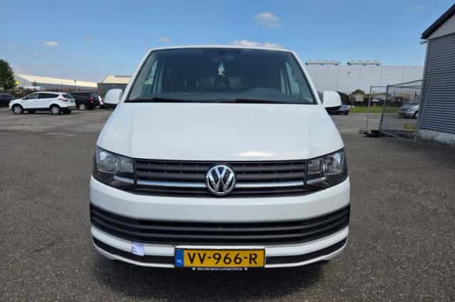 Volkswagen Transporter (2016) thumbnail 3