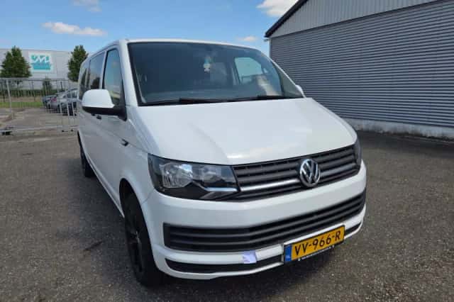 Volkswagen Transporter (2016) thumbnail 4