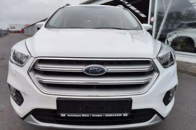 Ford Kuga (2017) thumbnail 3
