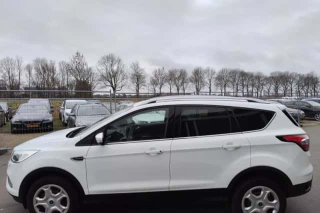 Ford Kuga (2017) thumbnail 5