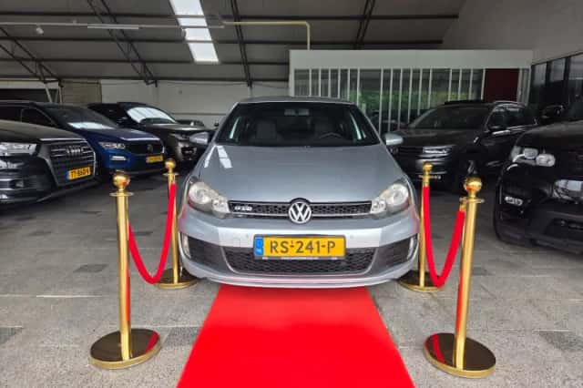 Volkswagen Golf (2010) thumbnail 1