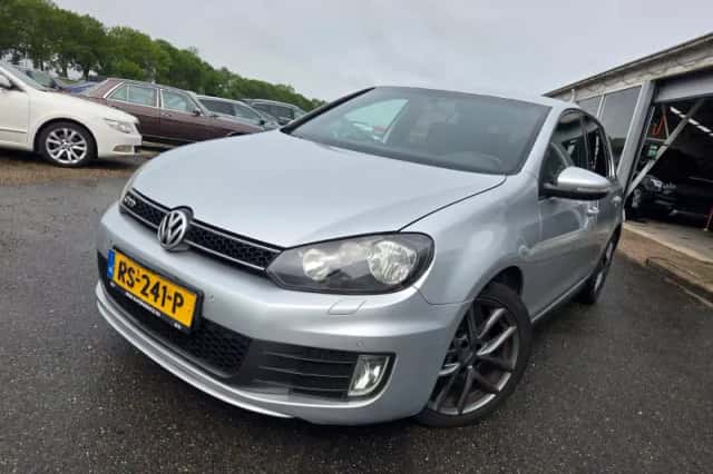 Volkswagen Golf (2010) thumbnail 3