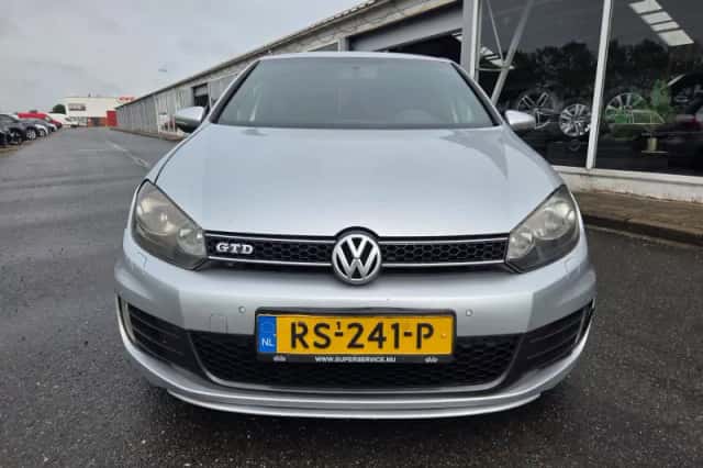 Volkswagen Golf (2010) thumbnail 4