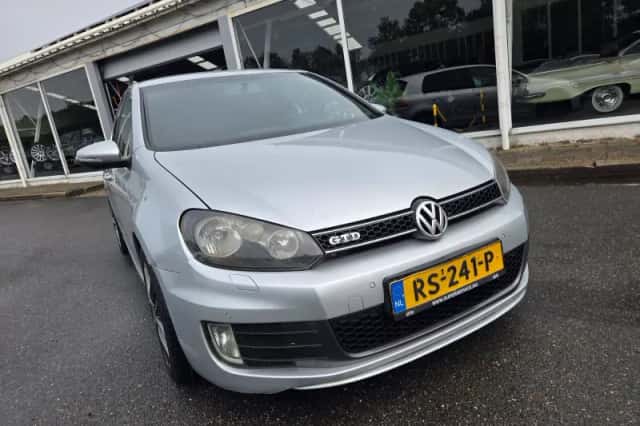 Volkswagen Golf (2010) thumbnail 5
