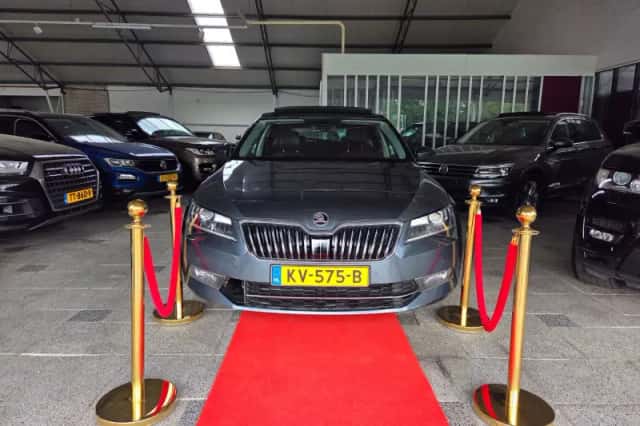 Škoda Superb (2017) thumbnail 1