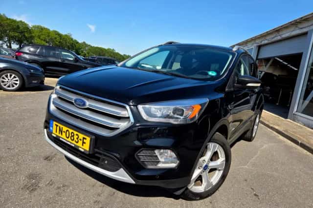 Ford Kuga (2017) thumbnail 3