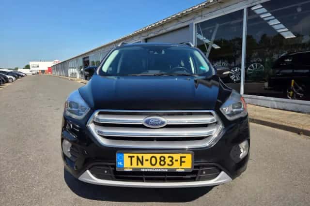Ford Kuga (2017) thumbnail 4