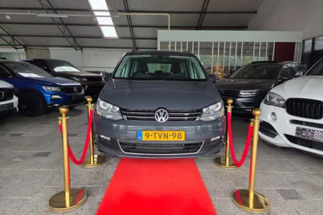 Volkswagen Sharan (2011) thumbnail 1