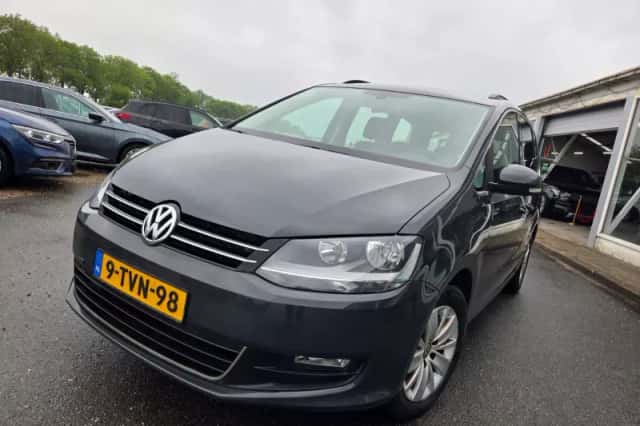 Volkswagen Sharan (2011) thumbnail 3
