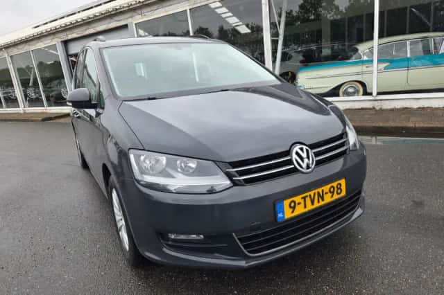 Volkswagen Sharan (2011) thumbnail 5