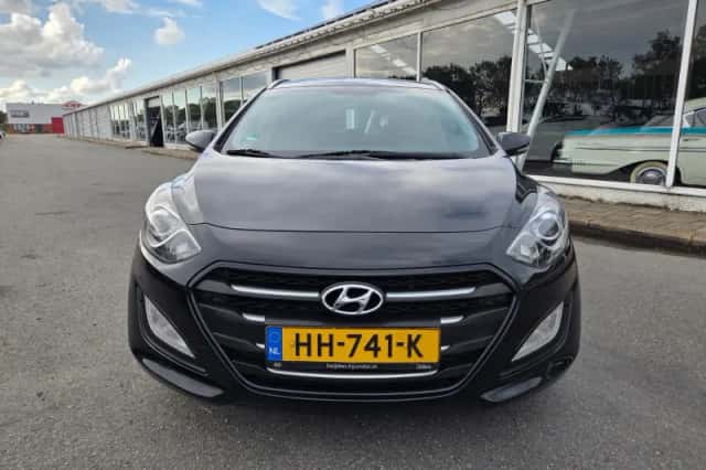 Hyundai i30 (2015) thumbnail 3