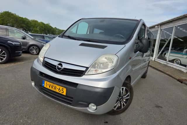 Opel Vivaro (2011) thumbnail 3
