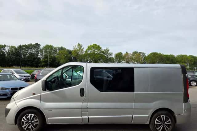 Opel Vivaro (2011) thumbnail 6