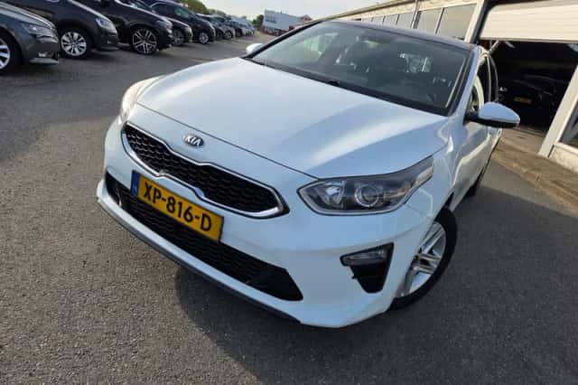 Kia Ceed (2019) thumbnail 3
