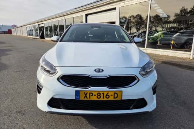 Kia Ceed (2019) thumbnail 4