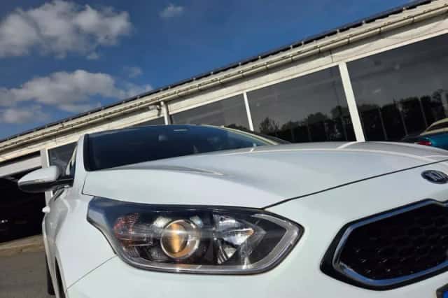 Kia Ceed (2019) thumbnail 6