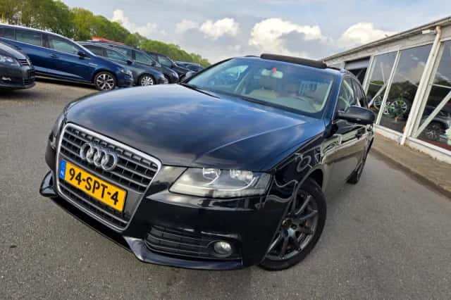 Audi A4 (2011) thumbnail 3