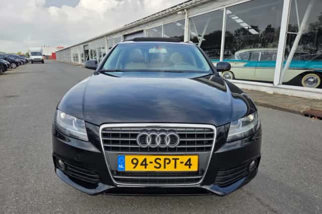 Audi A4 (2011) thumbnail 4