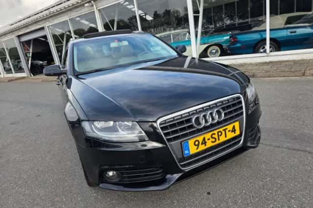 Audi A4 (2011) thumbnail 5