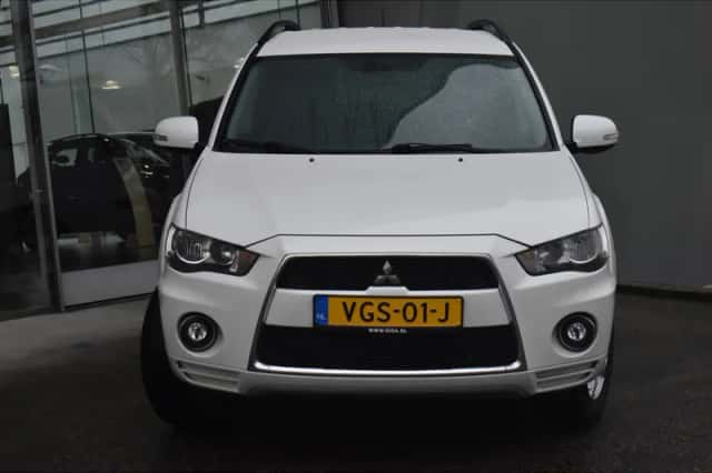 Mitsubishi Outlander (2011) thumbnail 5