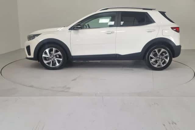 Kia Stonic (2022) thumbnail 2