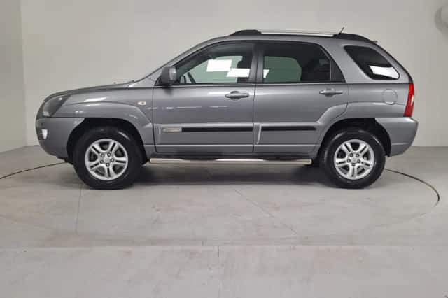 Kia Sportage (2010) thumbnail 3