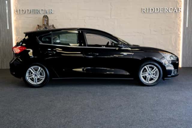 Ford Focus (2022) thumbnail 4