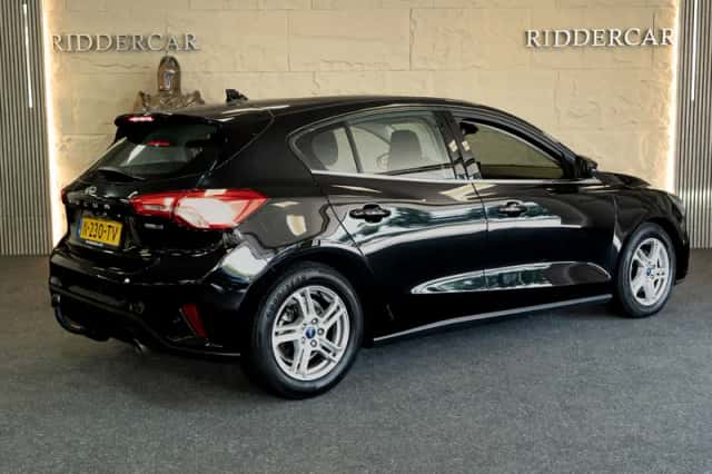 Ford Focus (2022) thumbnail 5