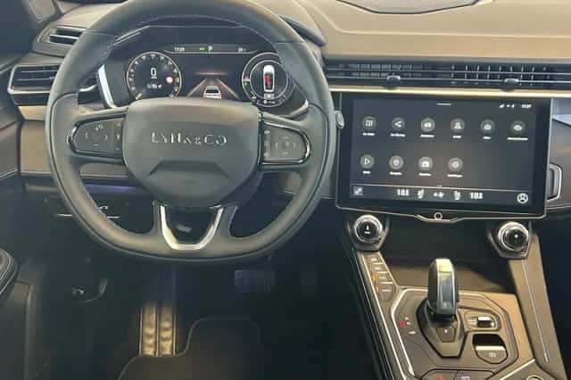 Lynk & Co 01 (2024) thumbnail 3
