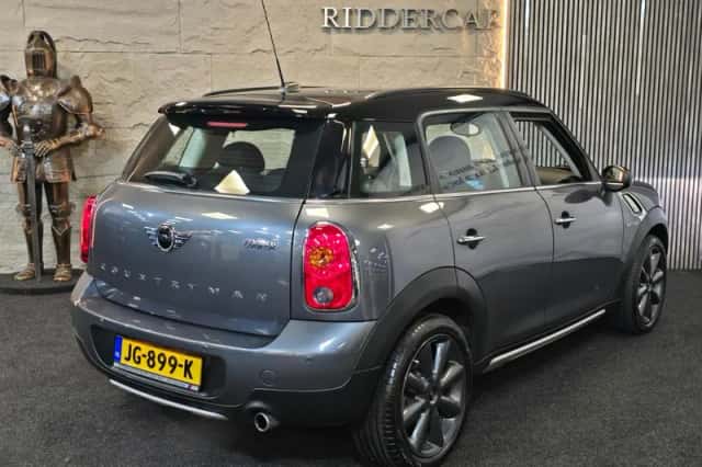 MINI Countryman (2016) thumbnail 2