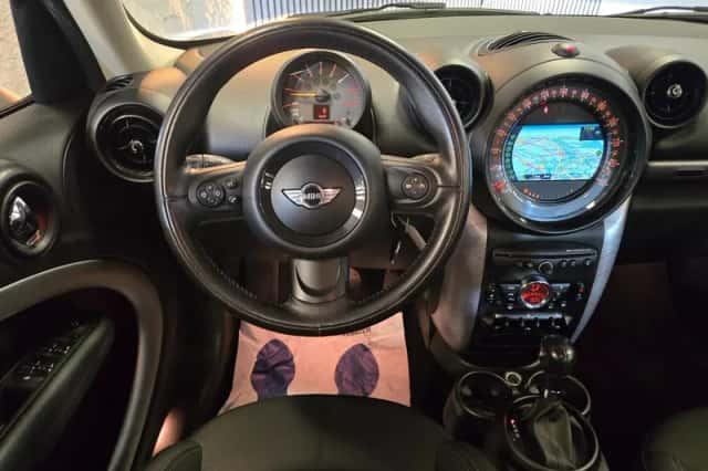 MINI Countryman (2016) thumbnail 3