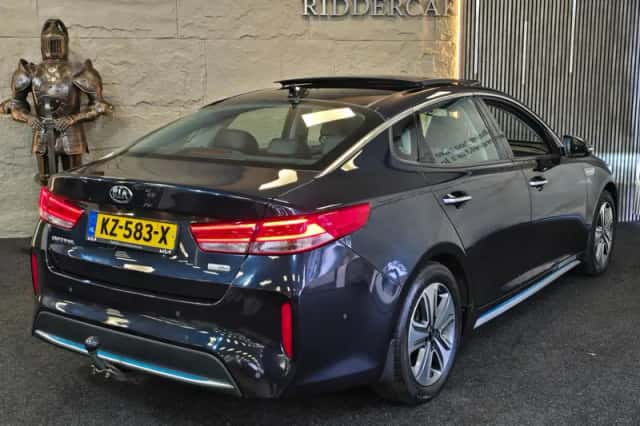 Kia Optima (2016) thumbnail 2