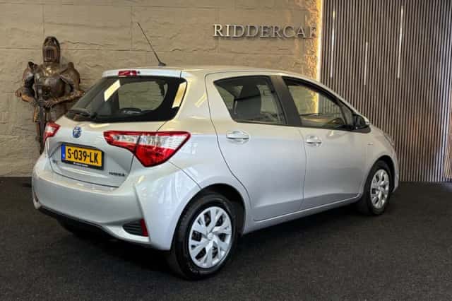 Toyota Yaris (2019) thumbnail 2