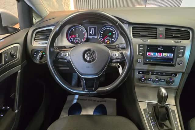 Volkswagen Golf (2017) thumbnail 3